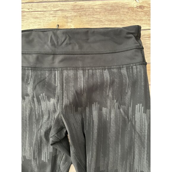 Lululemon Size 4 Women's Leggings - Black Cropped pattern texture pocket - Picture 3 of 9